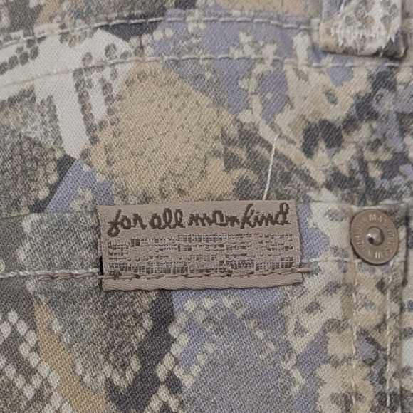 Women’s Snake-Print Slim Jeans - Taupe/Gray - Picture 3 of 7